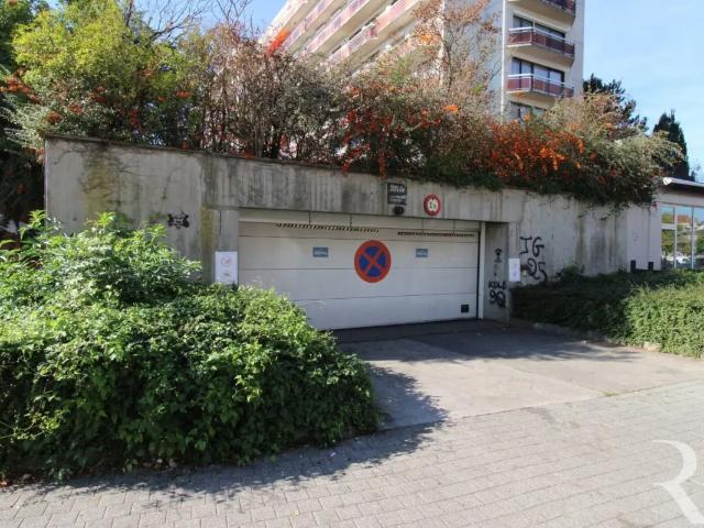 Garage vente à Cité Nogent - Tuinwijk Nogent, Molenbeek-Saint-Jean - Sint-Jans-Molenbeek