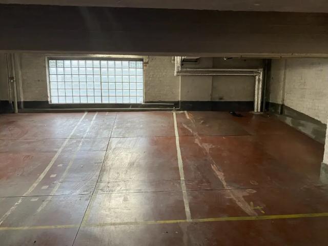 Garage vente à Saint-gilles, Bruxelles