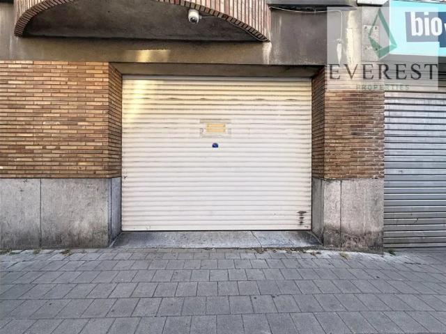 Garage vente à Schaarbeek, Bruxelles