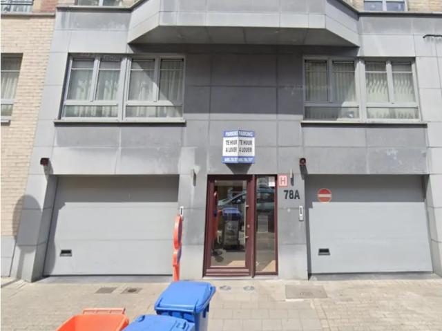 Garage vente à Schaarbeek, Bruxelles