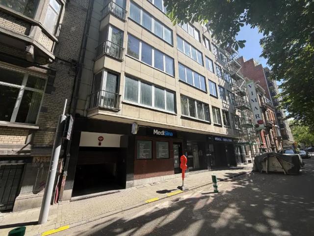 Garage vente à Schaarbeek, Bruxelles
