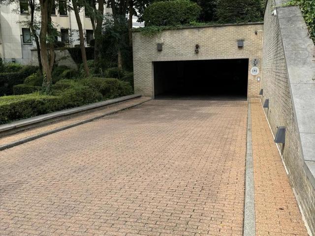 Garage vente à Uccle, Bruxelles