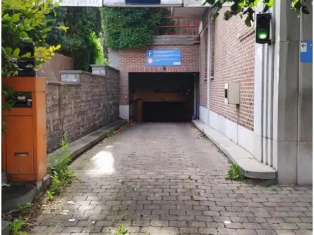 Garage vente à Uccle, Bruxelles