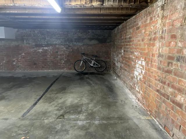 Garage vente à Uccle, Bruxelles
