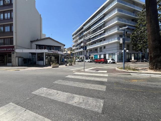 Local Commercial vente à Grasse, Cagnes-sur-mer