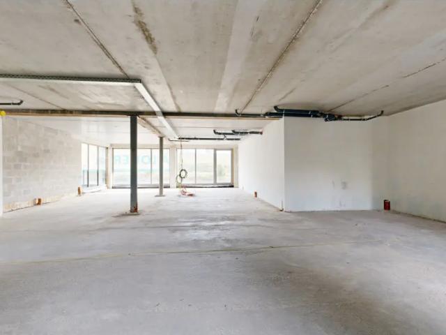 Local Commercial vente à Velaine, Namur