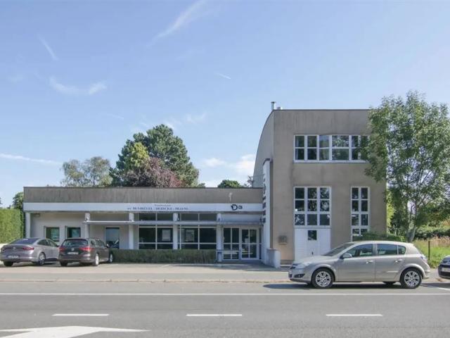 Local Commercial vente à Courtrai, West-Vlaanderen