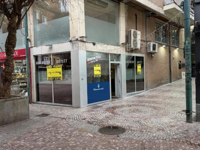 Local Commercial vente à Charleroi, Wallonie