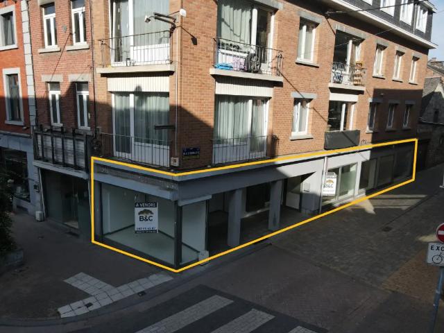 Local Commercial vente à Ciney, Wallonie