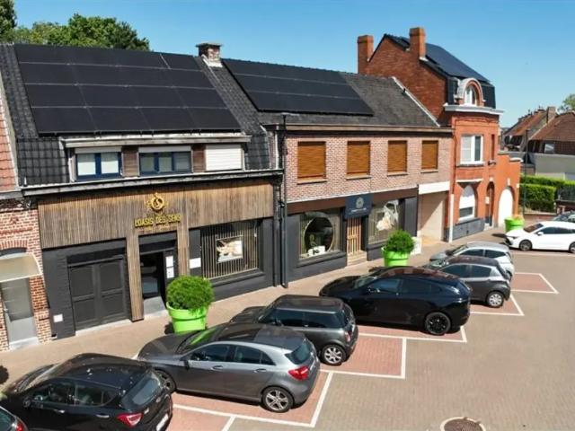 Local Commercial vente à Esquelmes, Wallonie