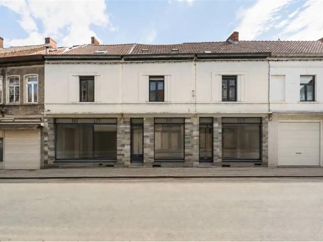Local Commercial vente à Lessen, Wallonie