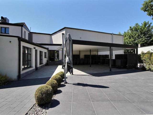 Local Commercial vente à Montignies, Wallonie
