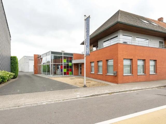 Local Commercial vente à Oostrozebeke, West-Vlaanderen