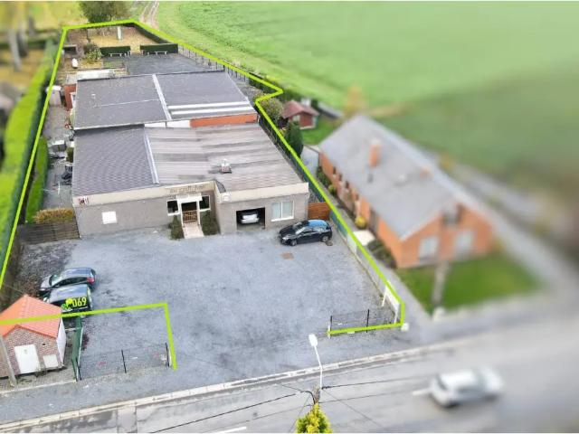 Local Commercial vente à Esquelmes, Wallonie