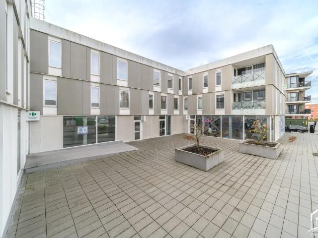 Local Commercial vente à Sint-pieters-leeuw, Brabant