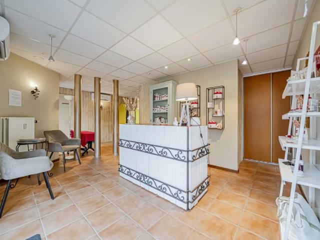 Local Commercial vente à Waremme, Wallonie