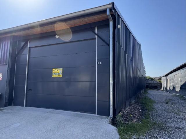Local Commercial vente à Courcelles, Wallonie