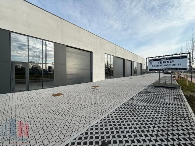 Local Commercial vente à Dentergem, West-Vlaanderen