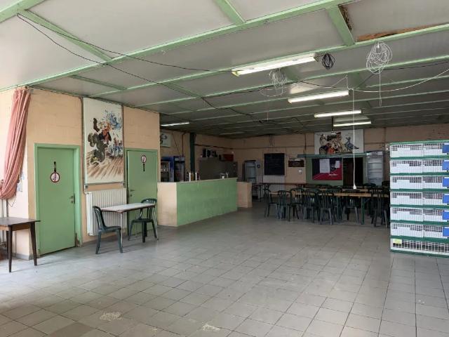 Local Commercial vente à Estinnes-au-Val, Hainaut