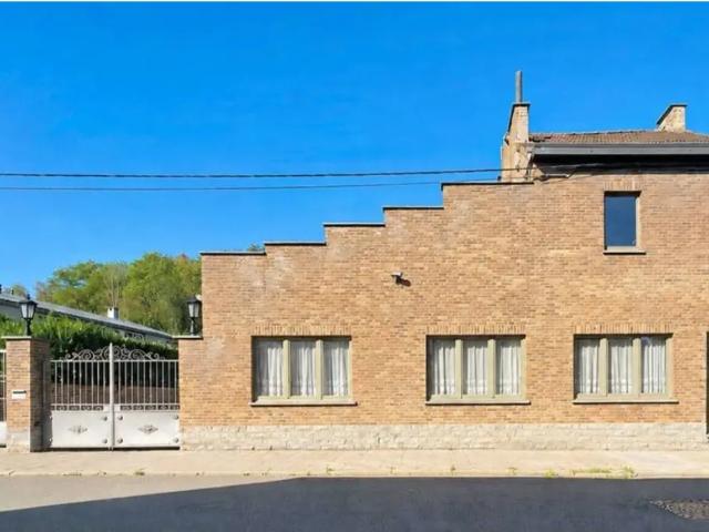 Local Commercial vente à Fontaine-l'évêque, Wallonie