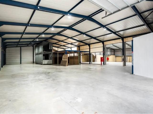 Local Commercial vente à Huy, Wallonie