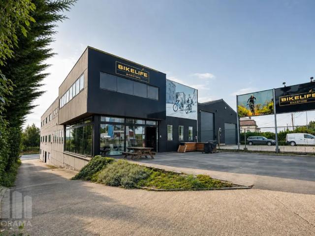 Local Commercial vente à Beersel, Brabant