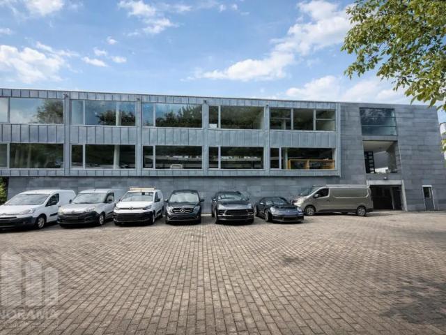 Local Commercial vente à Sint-Pieters-Leeuw, Lot