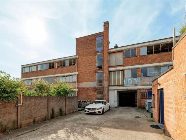 Local Commercial vente à Sint-niklaas, Oost-Vlaanderen