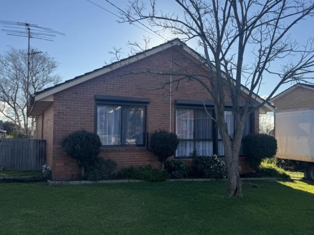 House for rent in Churchill, Victoria