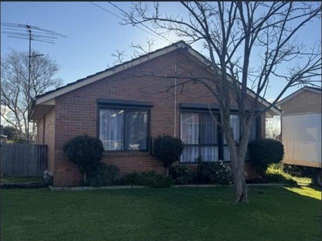 House for rent in Churchill, Victoria