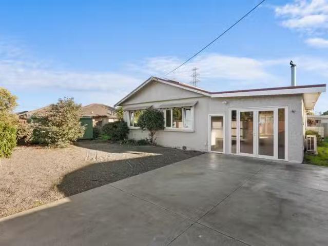 House for sale in Chaslands, Canterbury