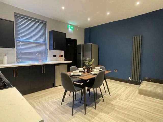 Room for rent in East End Park, West Yorkshire