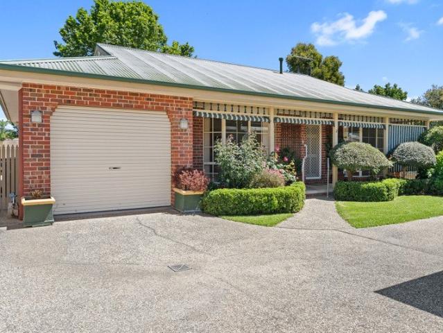 Townhouse for sale in North Albury, Albury