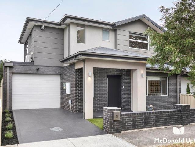 Townhouse for sale in Camerons Creek, Victoria