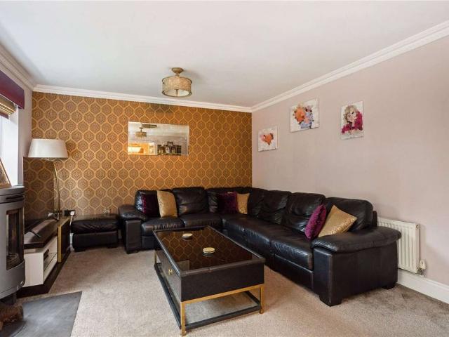 House for rent in Row Town, Surrey
