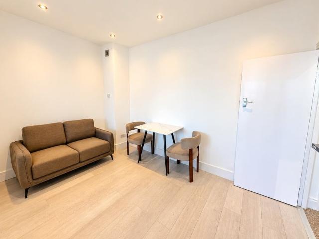 Apartment for rent in Dudden Hill, Greater London