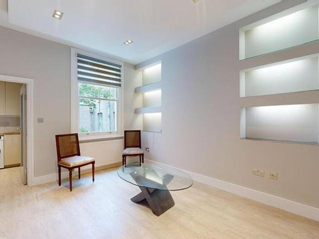 Apartment for rent in North Kensington, Greater London