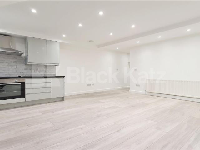 Apartment for rent in Dollis Hill, Greater London