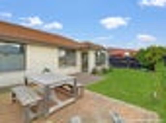 House for sale in Chaslands, Canterbury