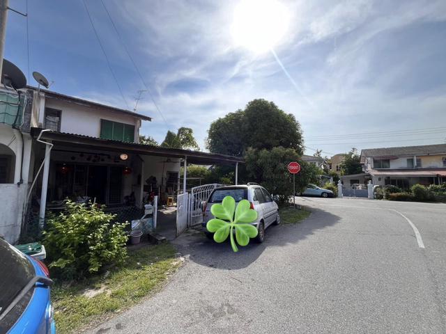 Terraced House for sale in Malaka