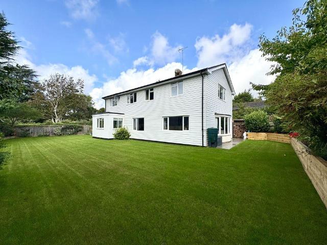 House for rent in Perryfields, West Sussex