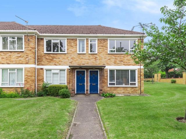 House for rent in Heol-las, Surrey