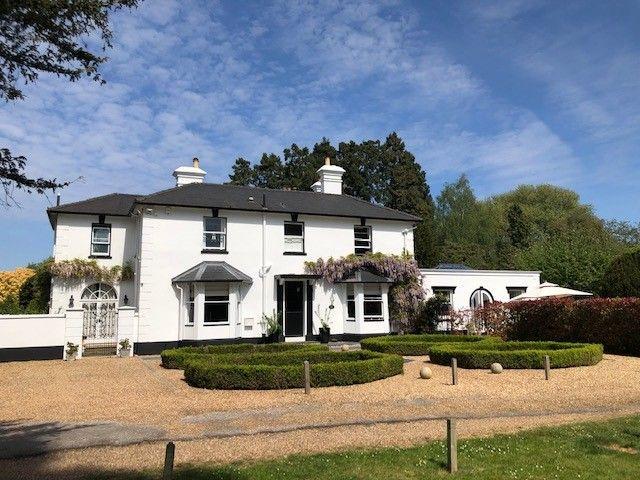 House for rent in Row Town, Surrey