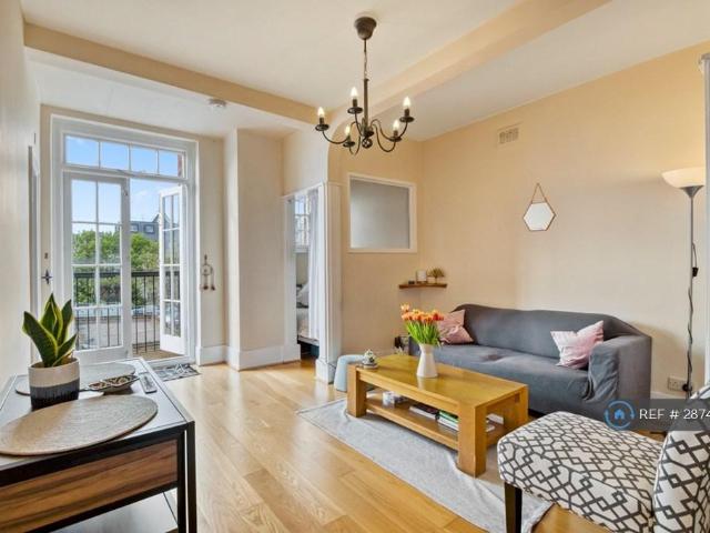 Apartment for rent in St. John's Wood, Greater London