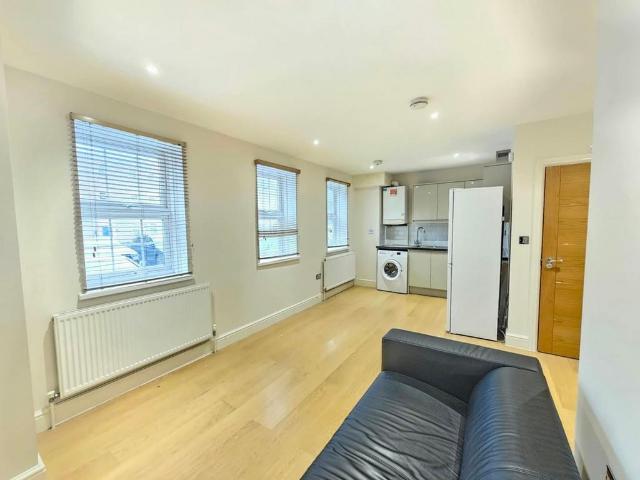 Apartment for rent in Roding Riverside, Greater London
