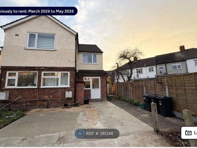 Apartment for rent in Newbury Park, Greater London