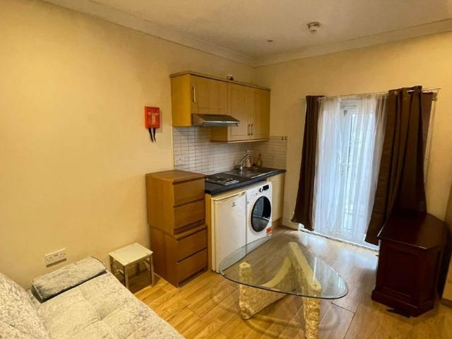 Studio for rent in London Borough of Ealing, Park Royal