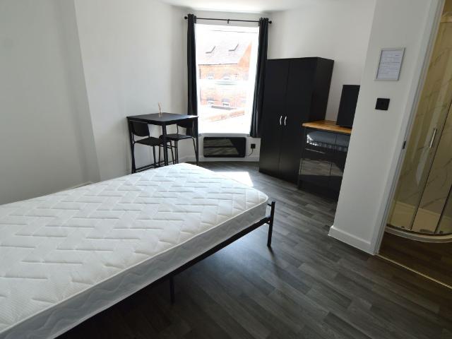 Room for rent in Camp Hill, Warwickshire