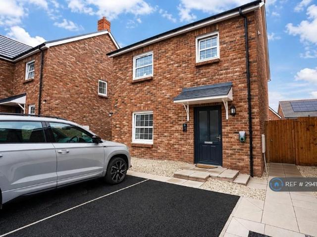 House for rent in Llantarnam, Wales