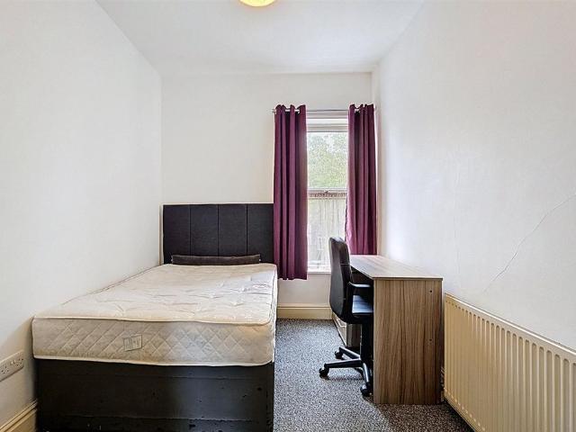 Room for rent in Heeley Bottom, South Yorkshire
